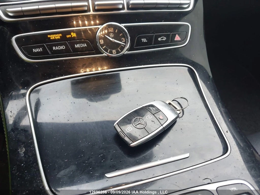 Mercedes-Benz E 400 * 4MATIC * CARFAX * ОПЦИЯ ЗА ФИНАНСИРАНЕ, снимка 11 - Автомобили и джипове - 56057396