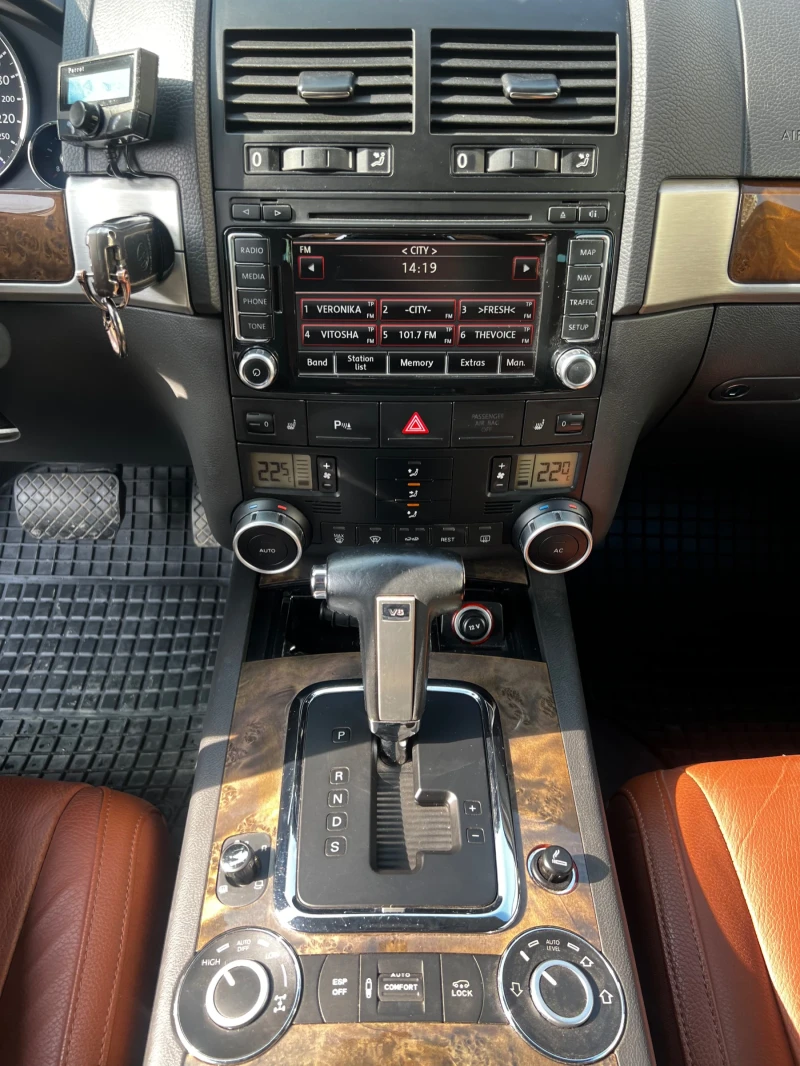 VW Touareg 3.0 TDI, снимка 8 - Автомобили и джипове - 49314728