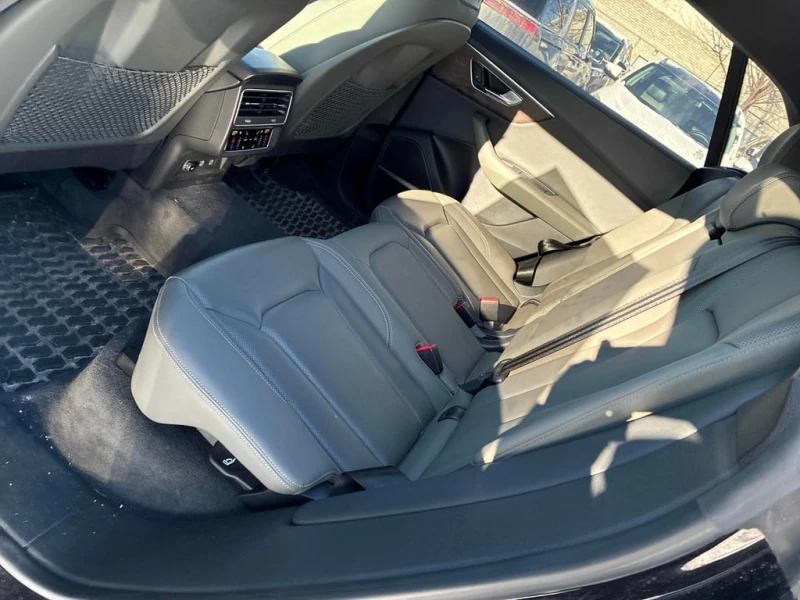 Audi Q8 2019 Technik * CARFAX * БЕЗ ПЪРВОНАЧАЛНА ВНОСКА, снимка 10 - Автомобили и джипове - 52807686