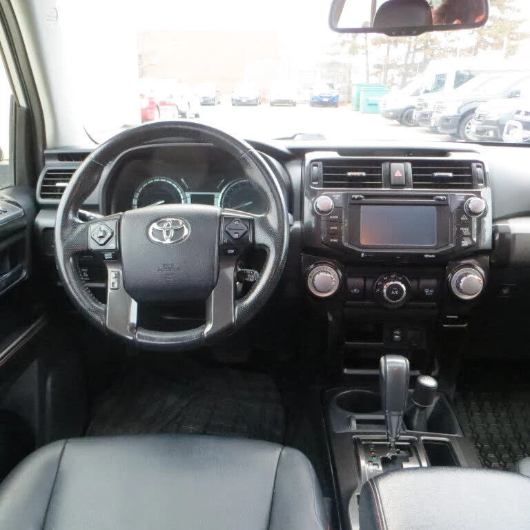 Toyota 4runner 4.0* V6* ПОДГРЕВ* КАМЕРА* КЕЙЛЕС* LANE* ASSIST - изображение 8