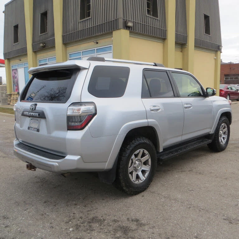 Toyota 4runner 4.0* V6* ПОДГРЕВ* КАМЕРА* КЕЙЛЕС* LANE* ASSIST - изображение 2