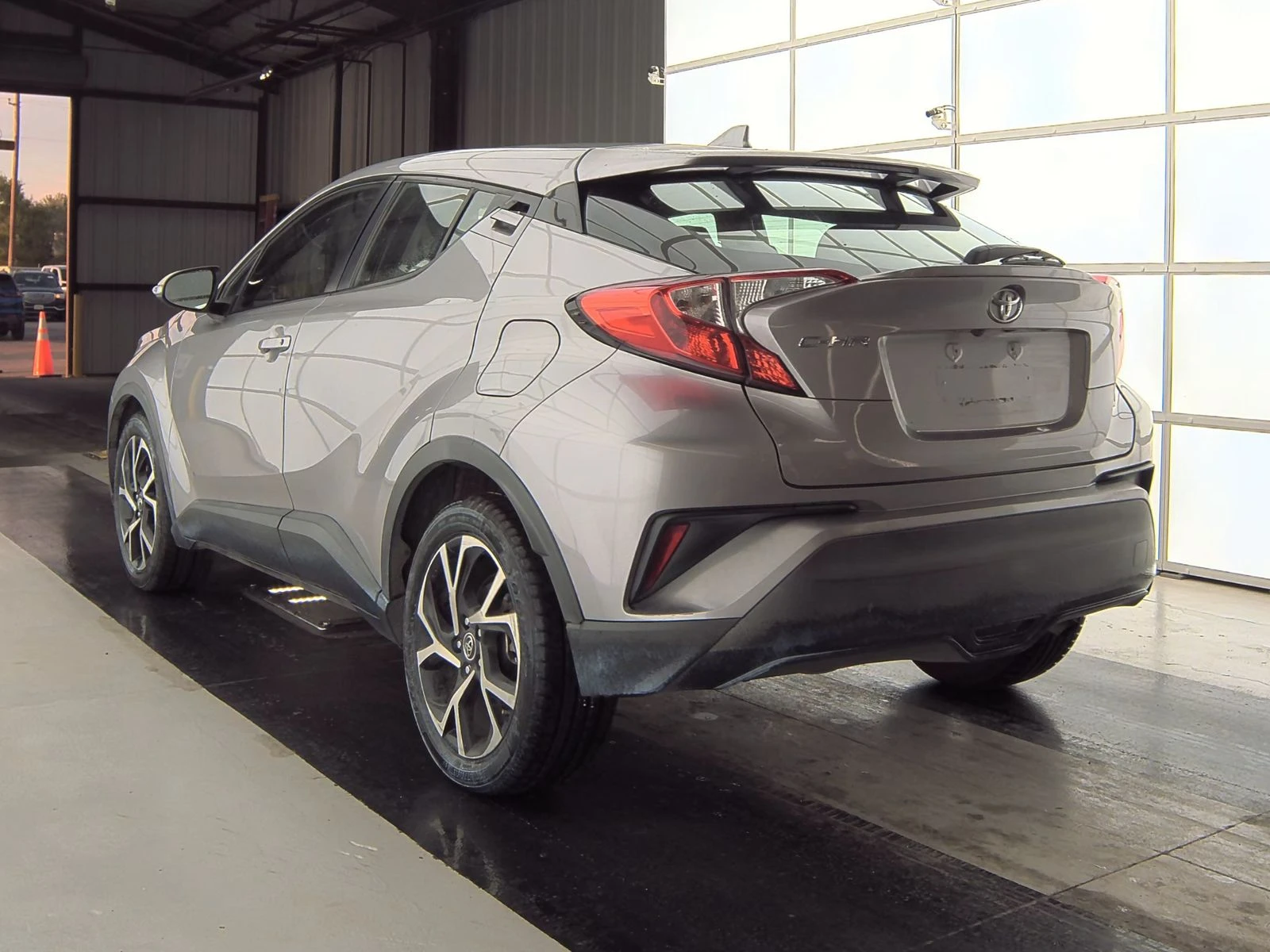 Toyota C-HR XLE - изображение 6