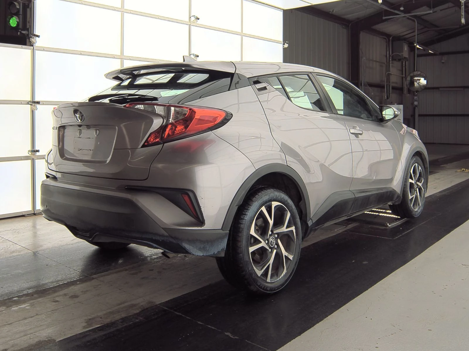 Toyota C-HR XLE - изображение 4