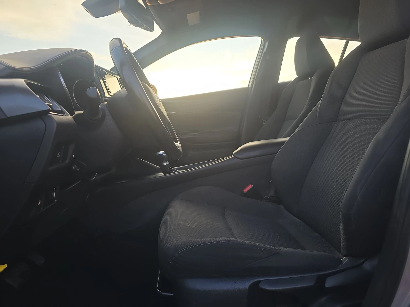 Toyota C-HR XLE - изображение 8