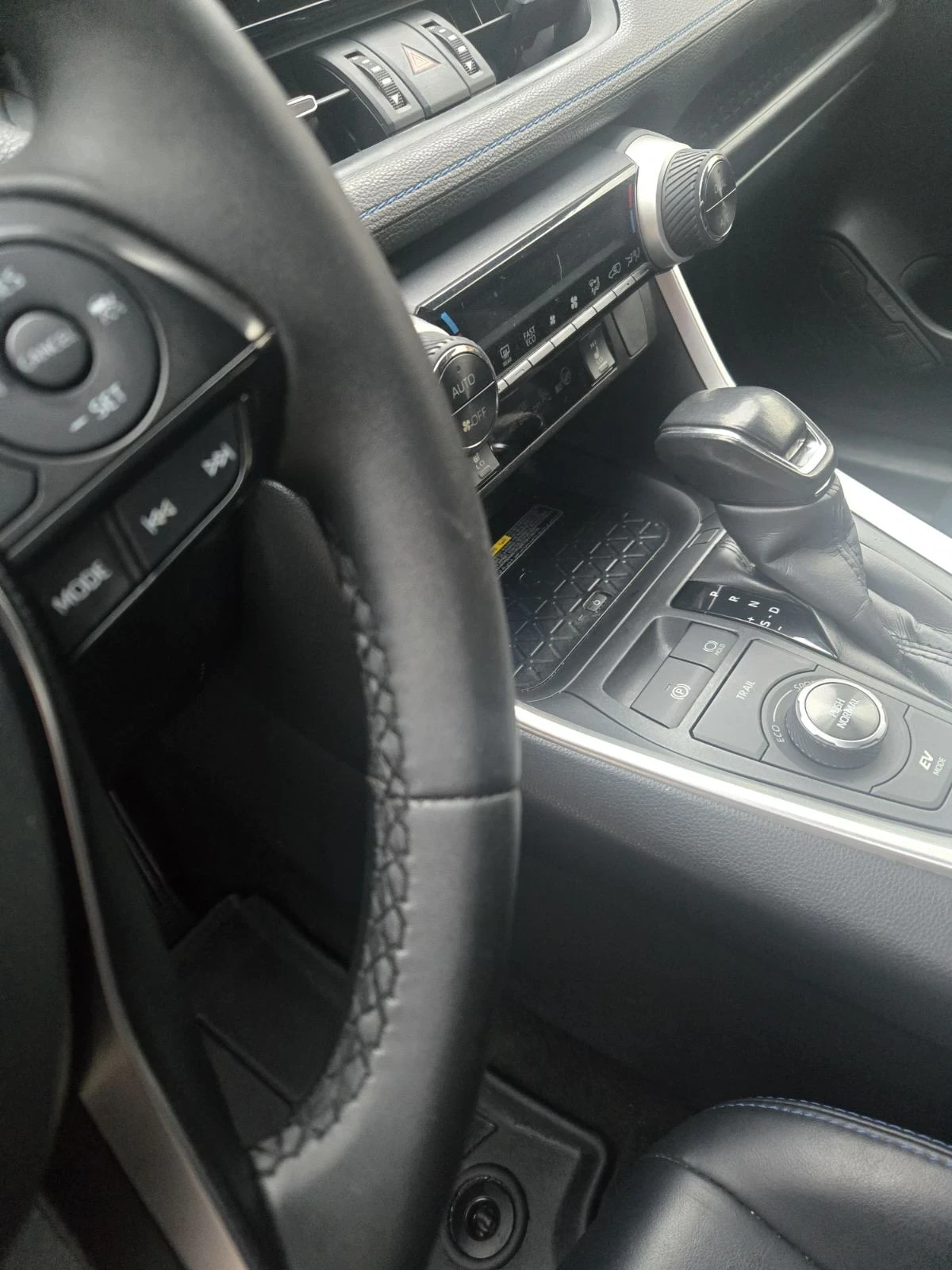 Toyota Rav4 2.5 бензин хибрид, снимка 10 - Автомобили и джипове - 53758979