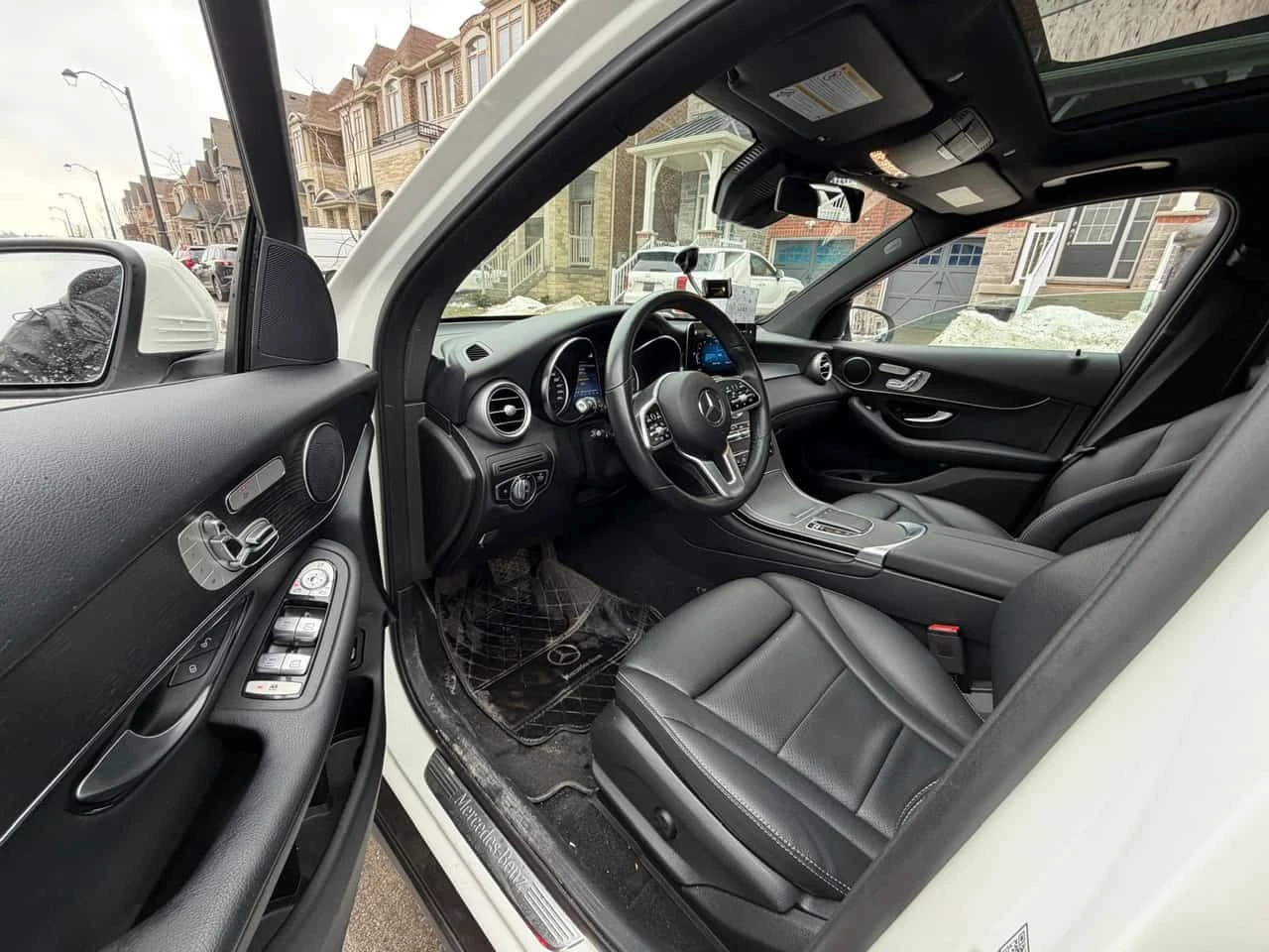 Mercedes-Benz GLC 300 * 4MATIC* DISTRONIC* ПАНОРАМА* , снимка 5 - Автомобили и джипове - 53760876