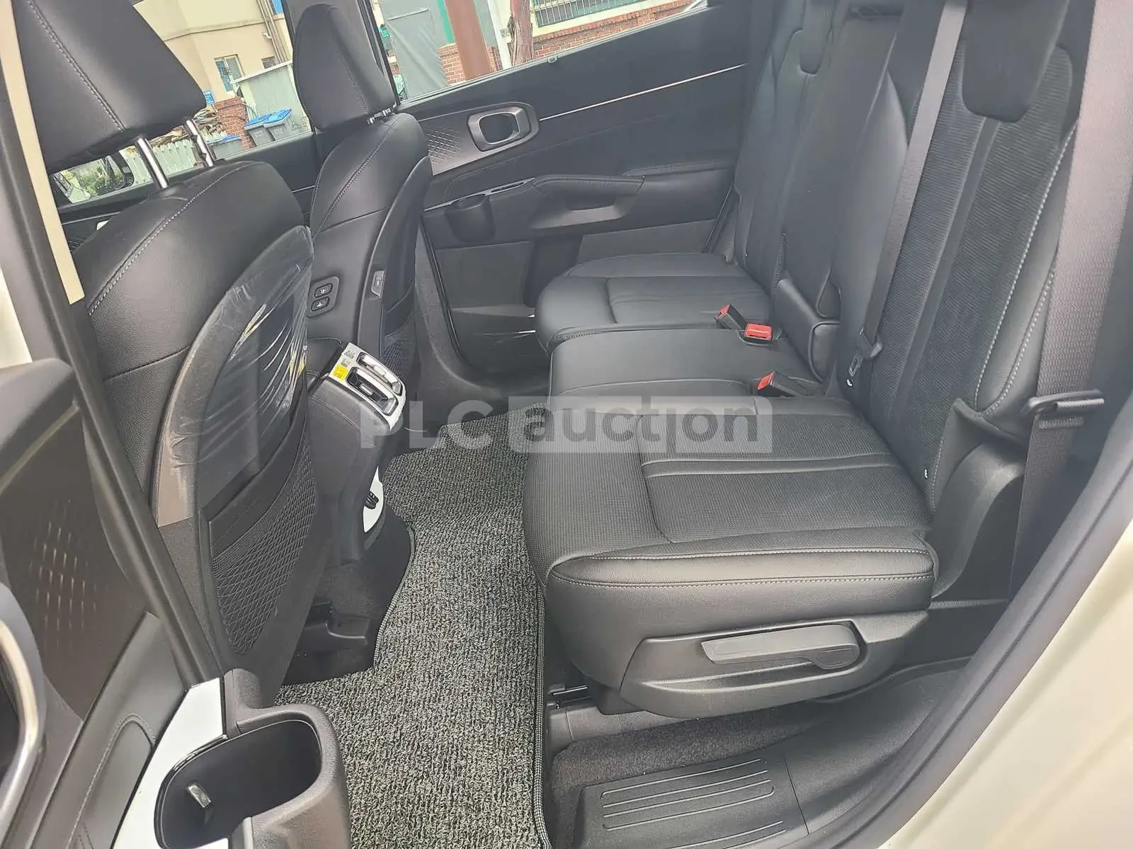 Kia Sorento 2.2 4x4| КАМЕРА| DIST| PANO| ОБДУХ| ВКЛ.ТЕХНОТЕСТ, снимка 11 - Автомобили и джипове - 55056521