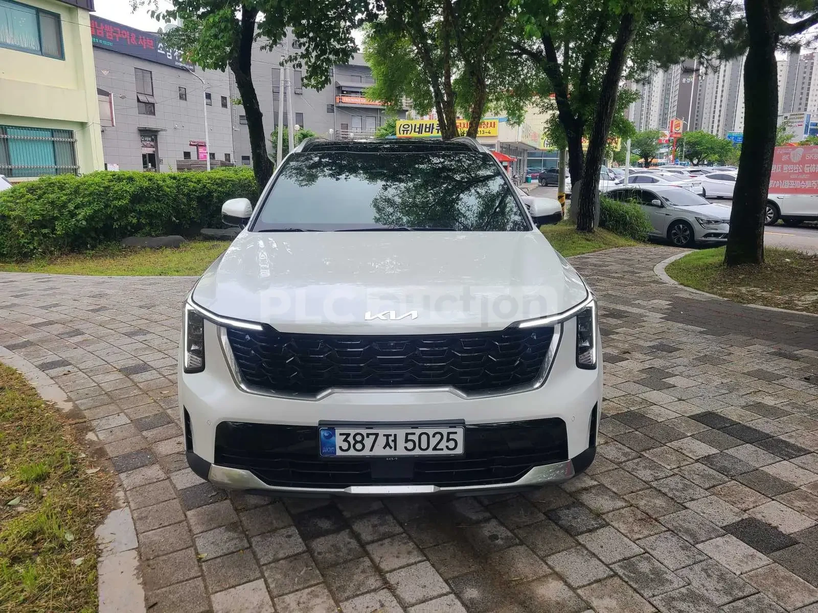 Kia Sorento 2.2 4x4| КАМЕРА| DIST| PANO| ОБДУХ| ВКЛ.ТЕХНОТЕСТ, снимка 3 - Автомобили и джипове - 55056521