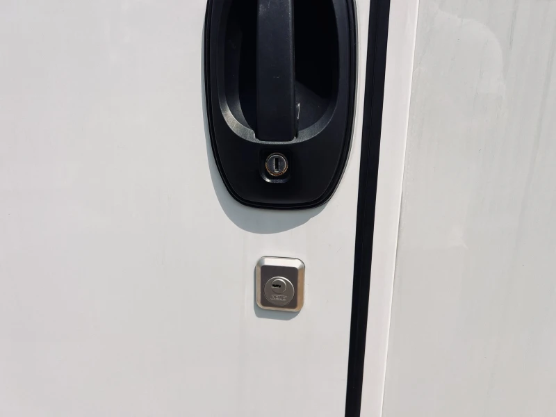 Кемпер HYMER / ERIBA BМC I  680, 5 местен 3500 kg. SLS-шаси КЛИМА SAT , снимка 6 - Каравани и кемпери - 51141024