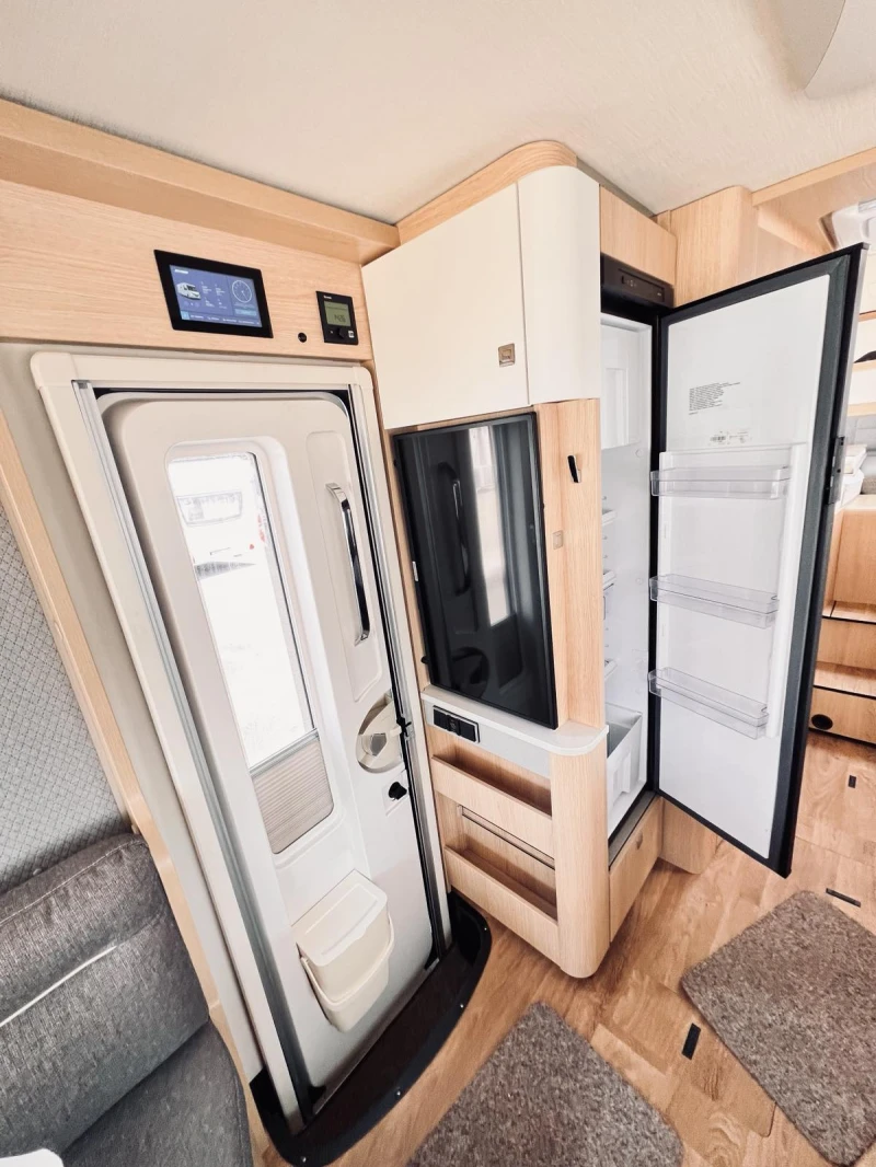 Кемпер HYMER / ERIBA BМC I  680, 5 местен 3500 kg. SLS-шаси КЛИМА SAT , снимка 11 - Каравани и кемпери - 51141024