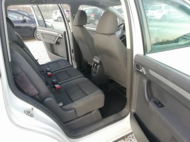 VW Touran 1.6TDI KLI 90, снимка 12 - Автомобили и джипове - 49347117