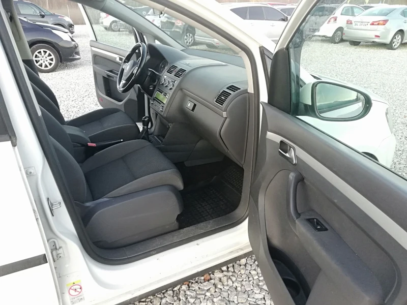 VW Touran 1.6TDI KLI 90, снимка 14 - Автомобили и джипове - 49347117