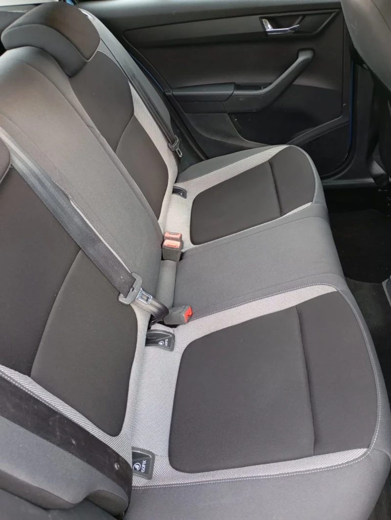 Skoda Fabia, снимка 8 - Автомобили и джипове - 52264929