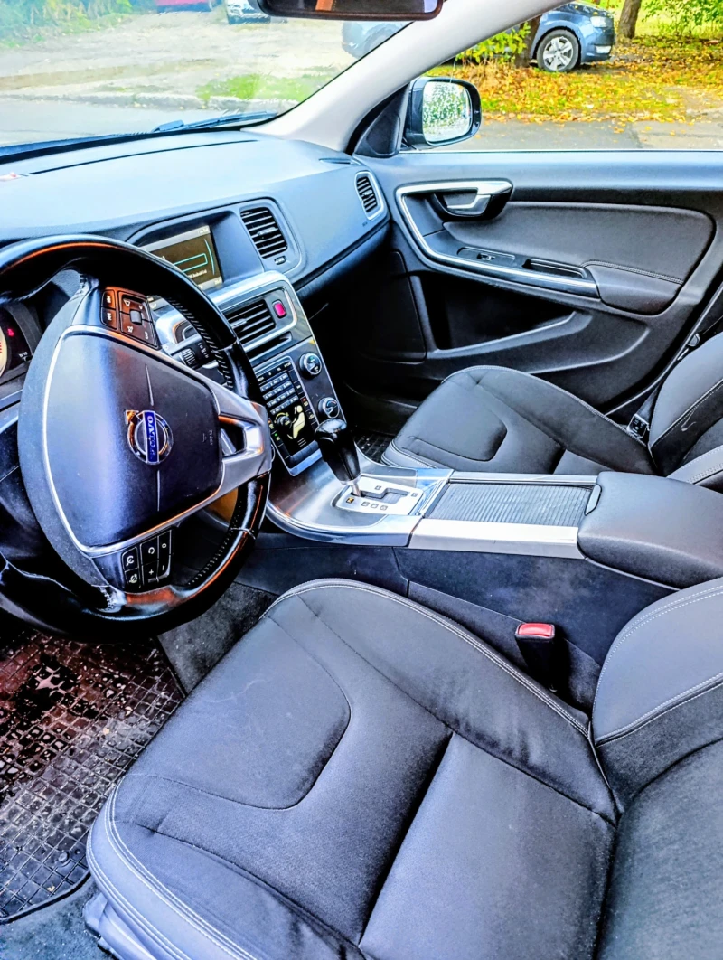 Volvo V60 2.0 D3 163 к.с., снимка 9 - Автомобили и джипове - 52167447
