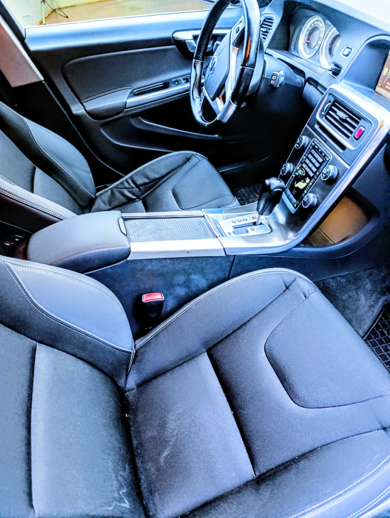 Volvo V60 2.0 D3 163 к.с., снимка 10 - Автомобили и джипове - 52167447