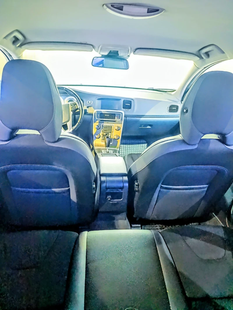 Volvo V60 2.0 D3 163 к.с., снимка 12 - Автомобили и джипове - 52167447