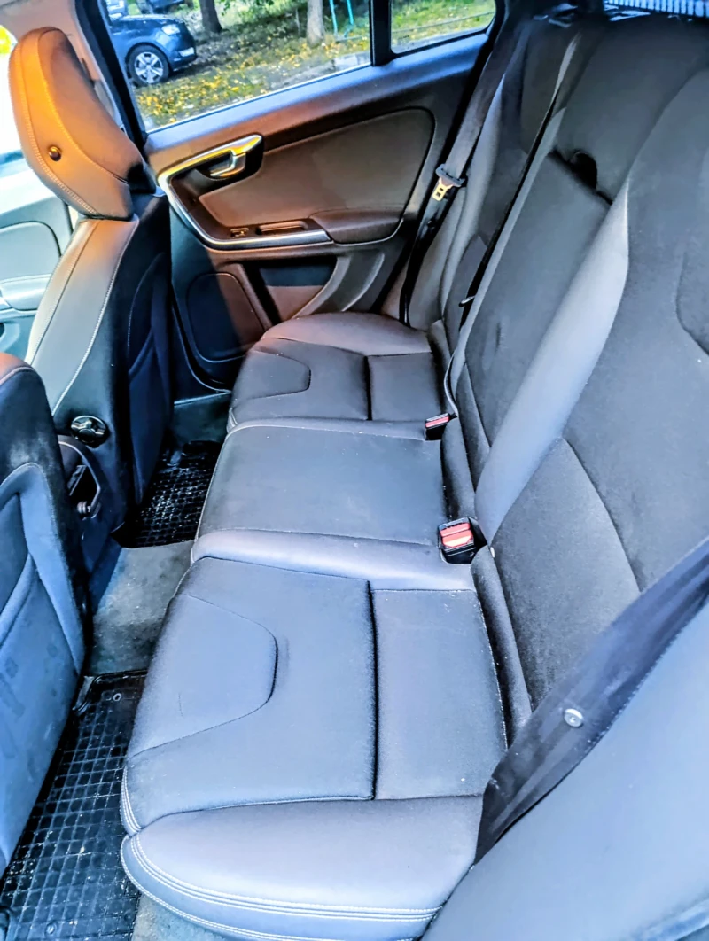 Volvo V60 2.0 D3 163 к.с., снимка 13 - Автомобили и джипове - 52167447