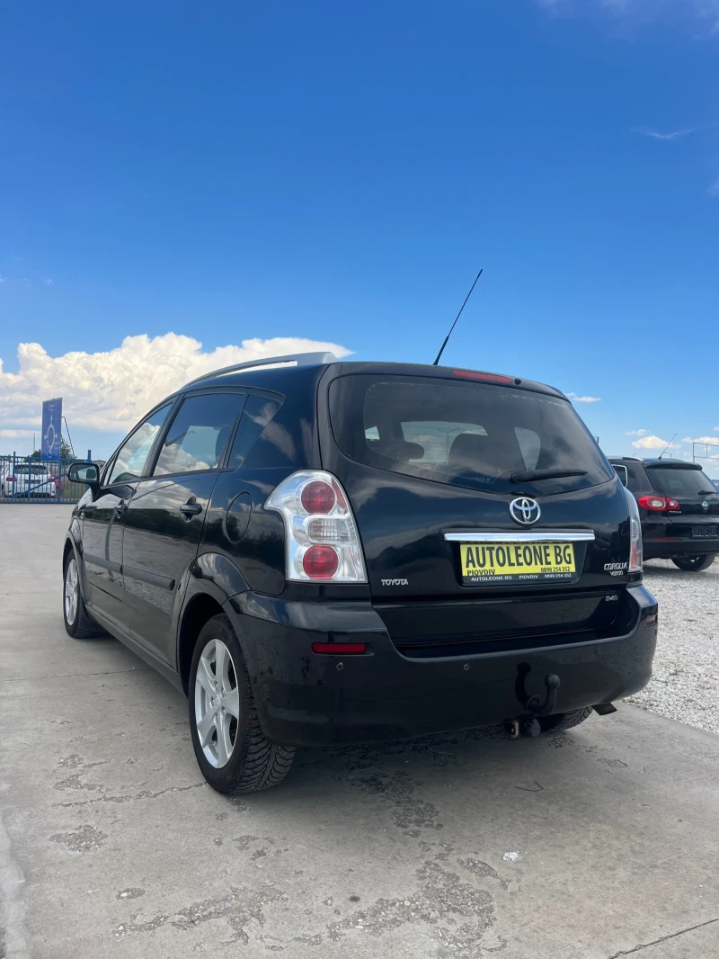 Toyota Corolla verso 2.2 D4D, снимка 6 - Автомобили и джипове - 52350566