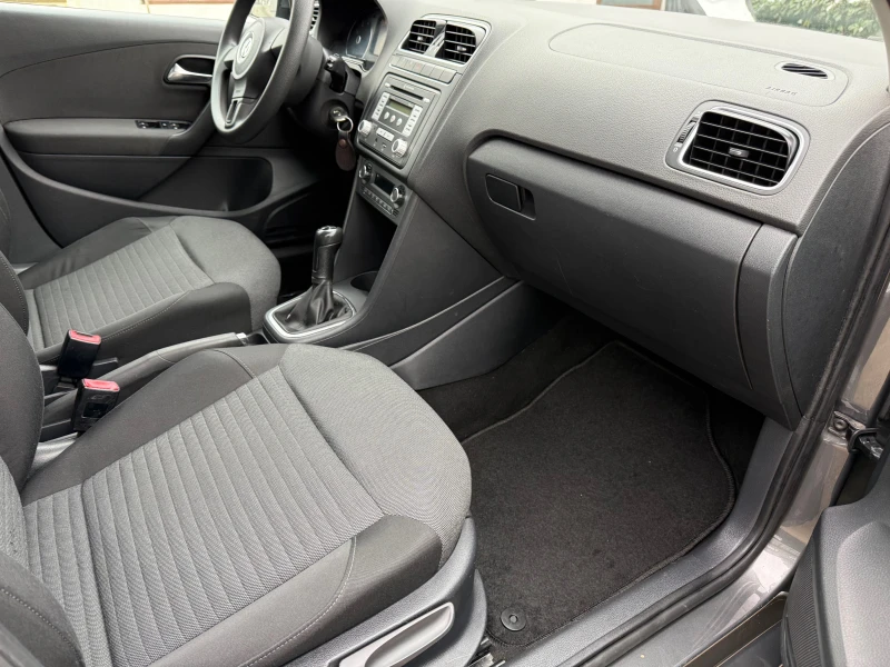 VW Polo 1.2i Климатроник., снимка 9 - Автомобили и джипове - 53333821