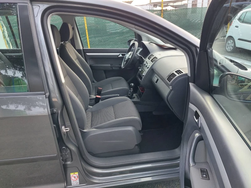 VW Touran 1.6tdi, 6ск, снимка 4 - Автомобили и джипове - 53401204