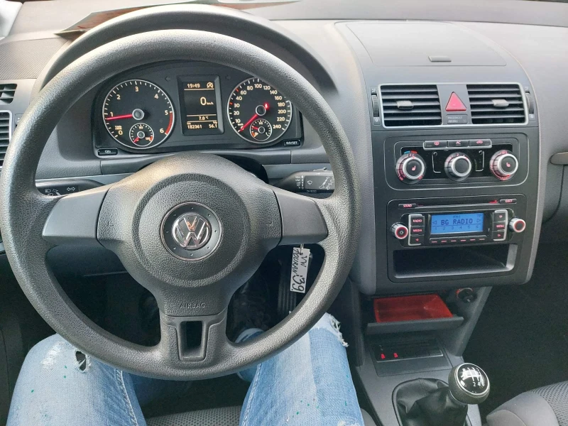 VW Touran 1.6tdi, 6ск, снимка 15 - Автомобили и джипове - 53401204