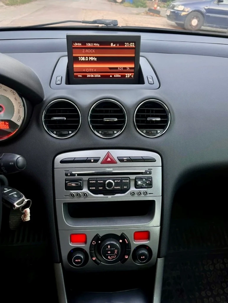 Peugeot 308 1.6HDI Нави, снимка 7 - Автомобили и джипове - 56205587