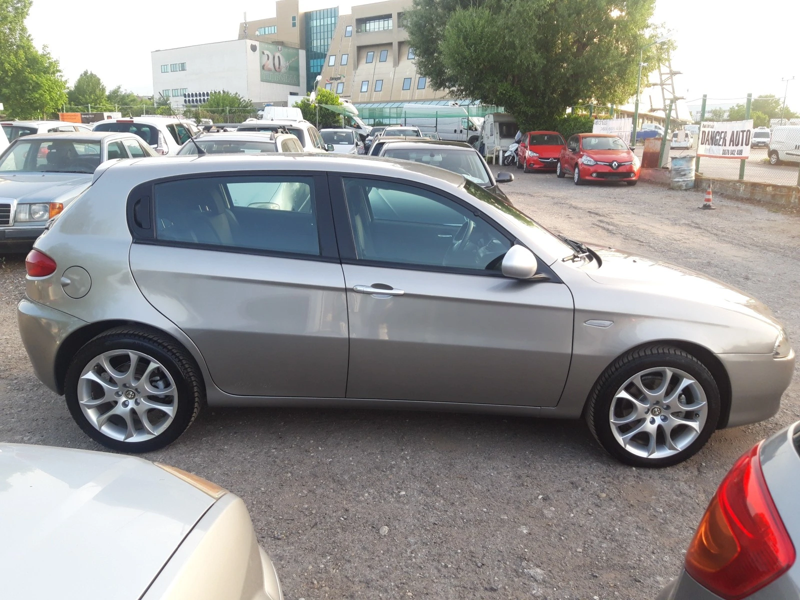 Alfa Romeo 147 1.6i-16V* ОТЛИЧНА *  - изображение 4