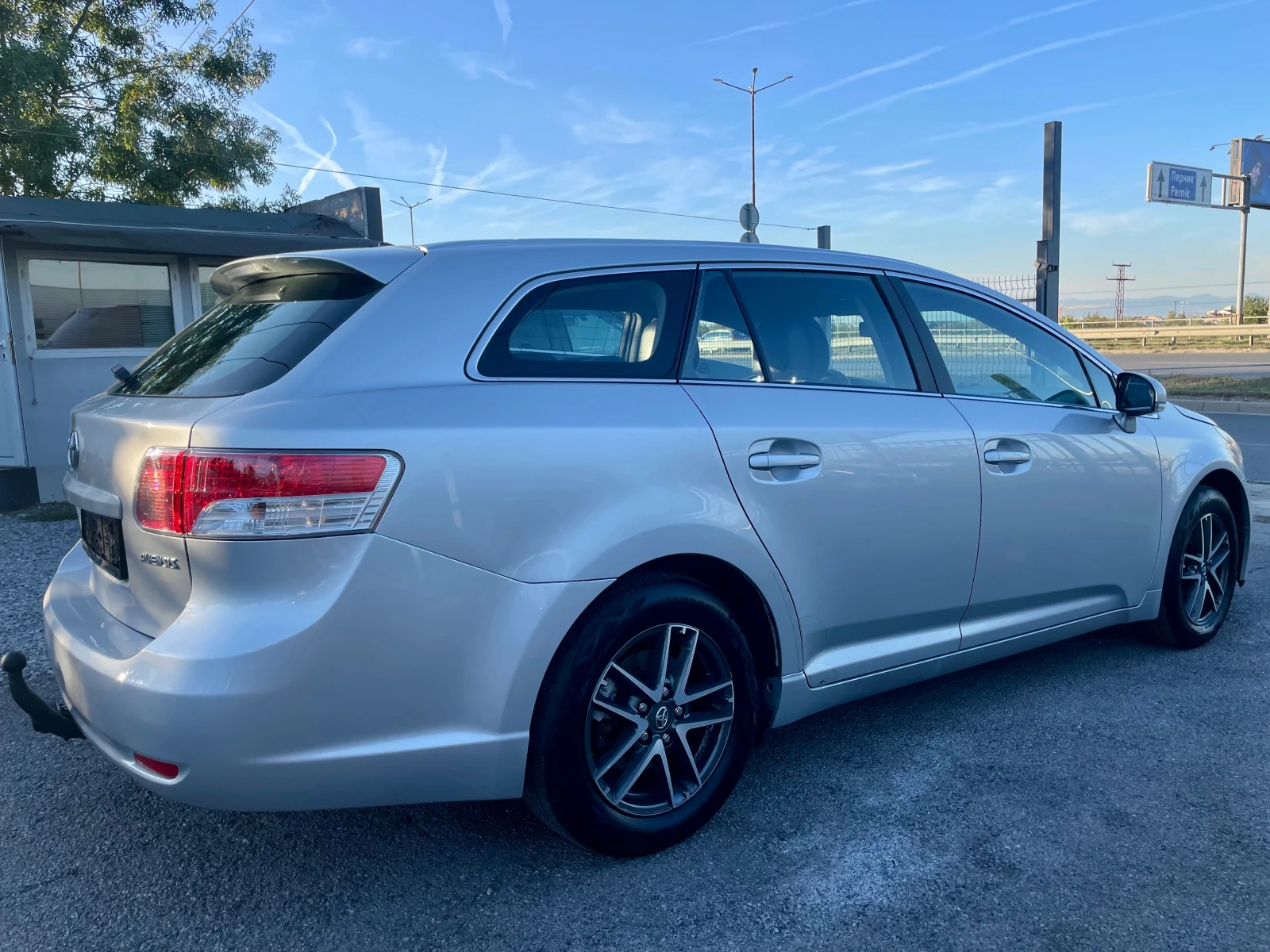 Toyota Avensis 1.8 i NAVI - изображение 4