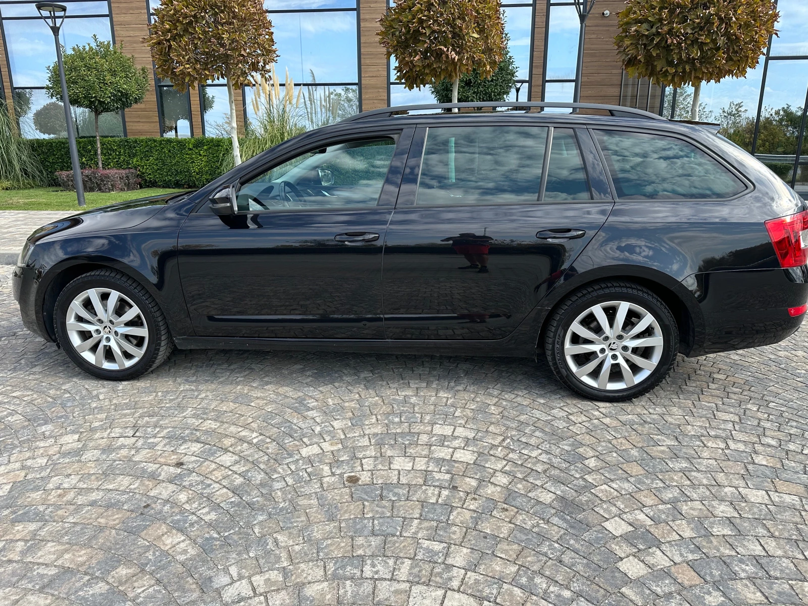 Skoda Octavia 2.0TDI 4x4 Full service histori in Skoda - изображение 7