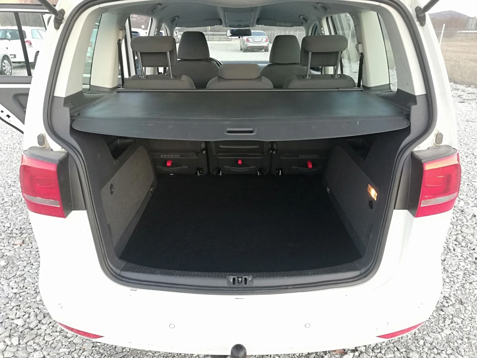 VW Touran 1.6TDI KLI 90 | Mobile.bg   11