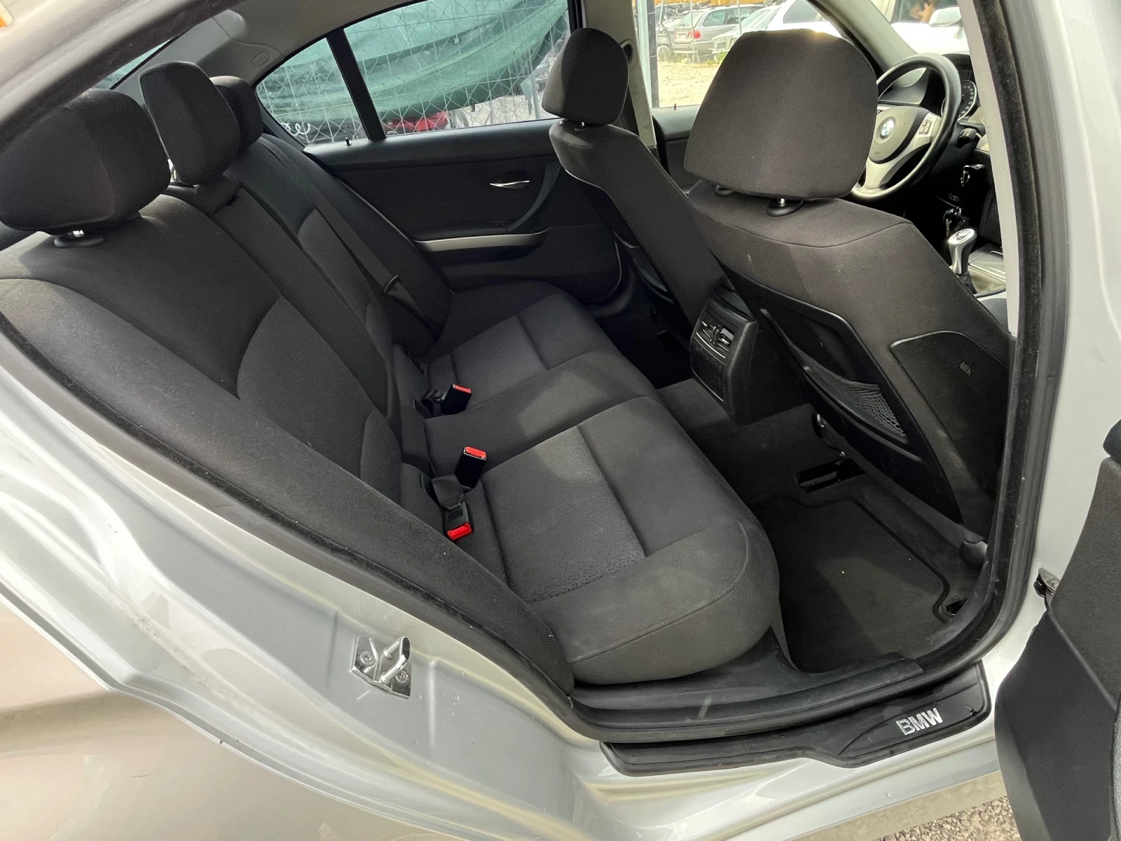 BMW 320 2.0i/150 k.c - изображение 9