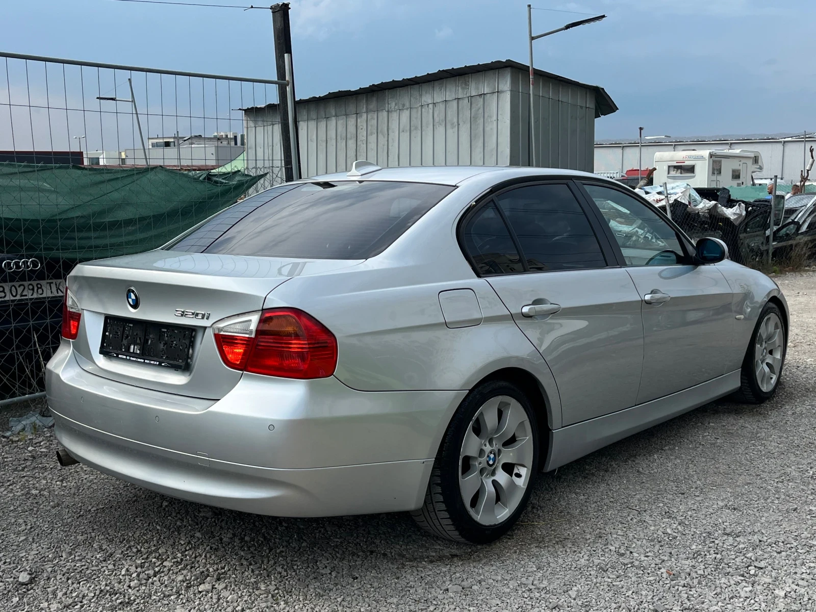 BMW 320 2.0i/150 k.c - изображение 4