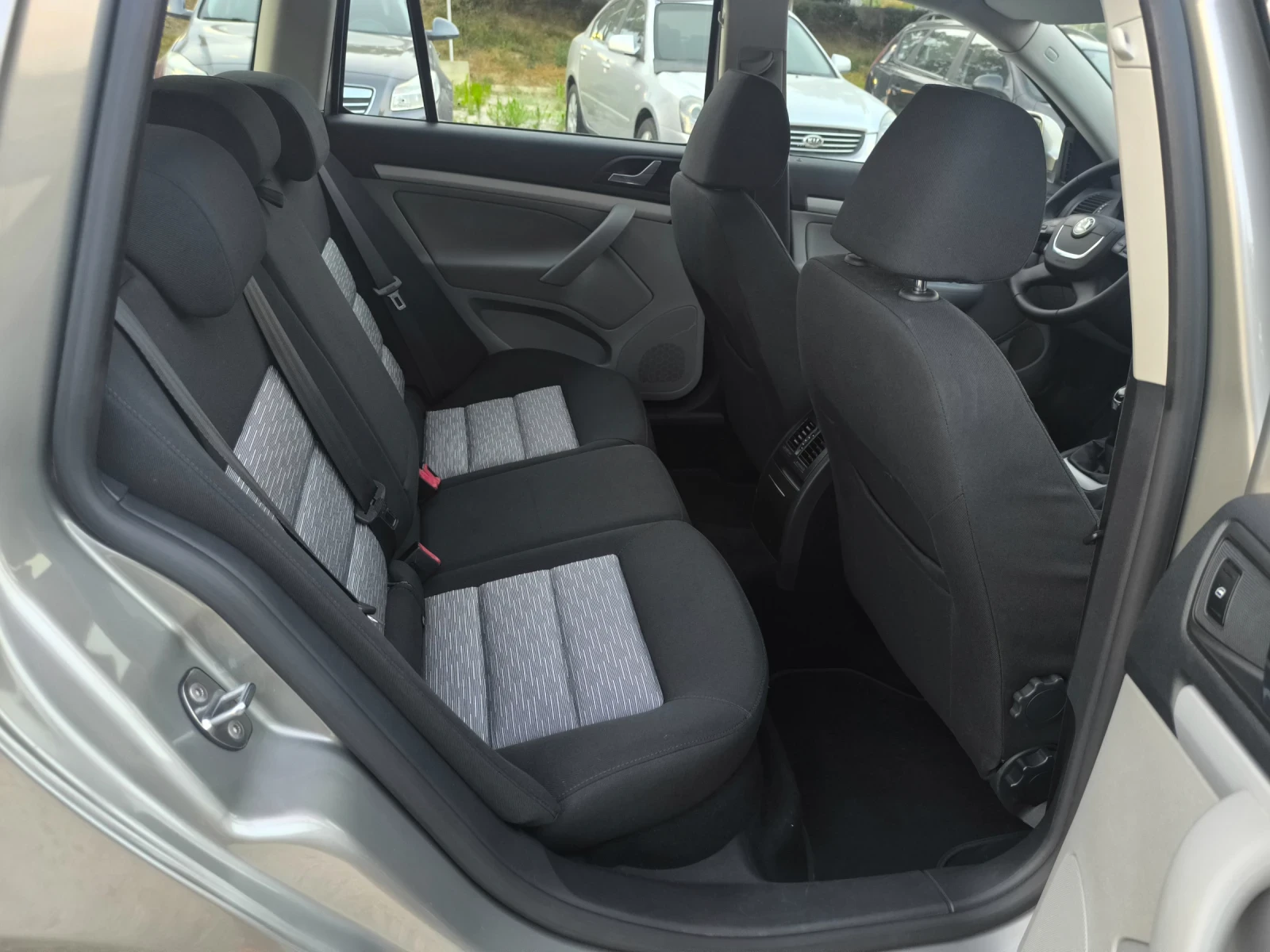 Skoda Octavia 1.6TDI AMBIENTE - изображение 10