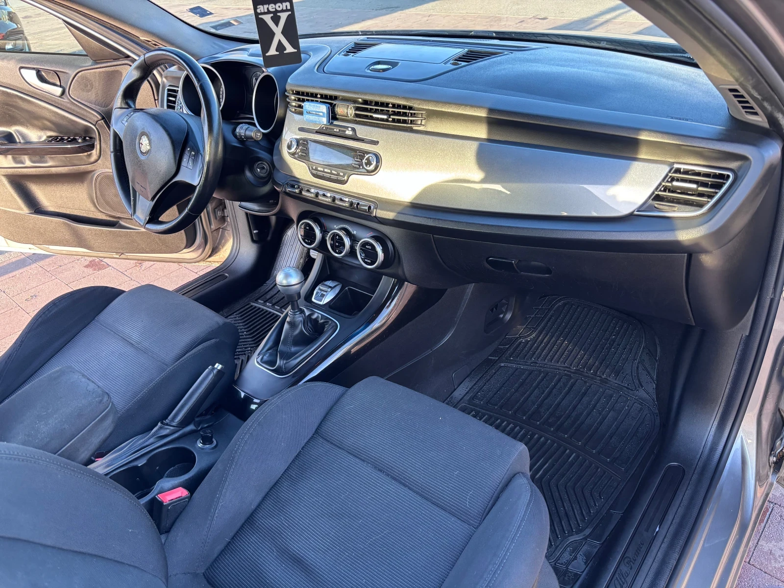 Alfa Romeo Giulietta 1.6 jtdm - изображение 8