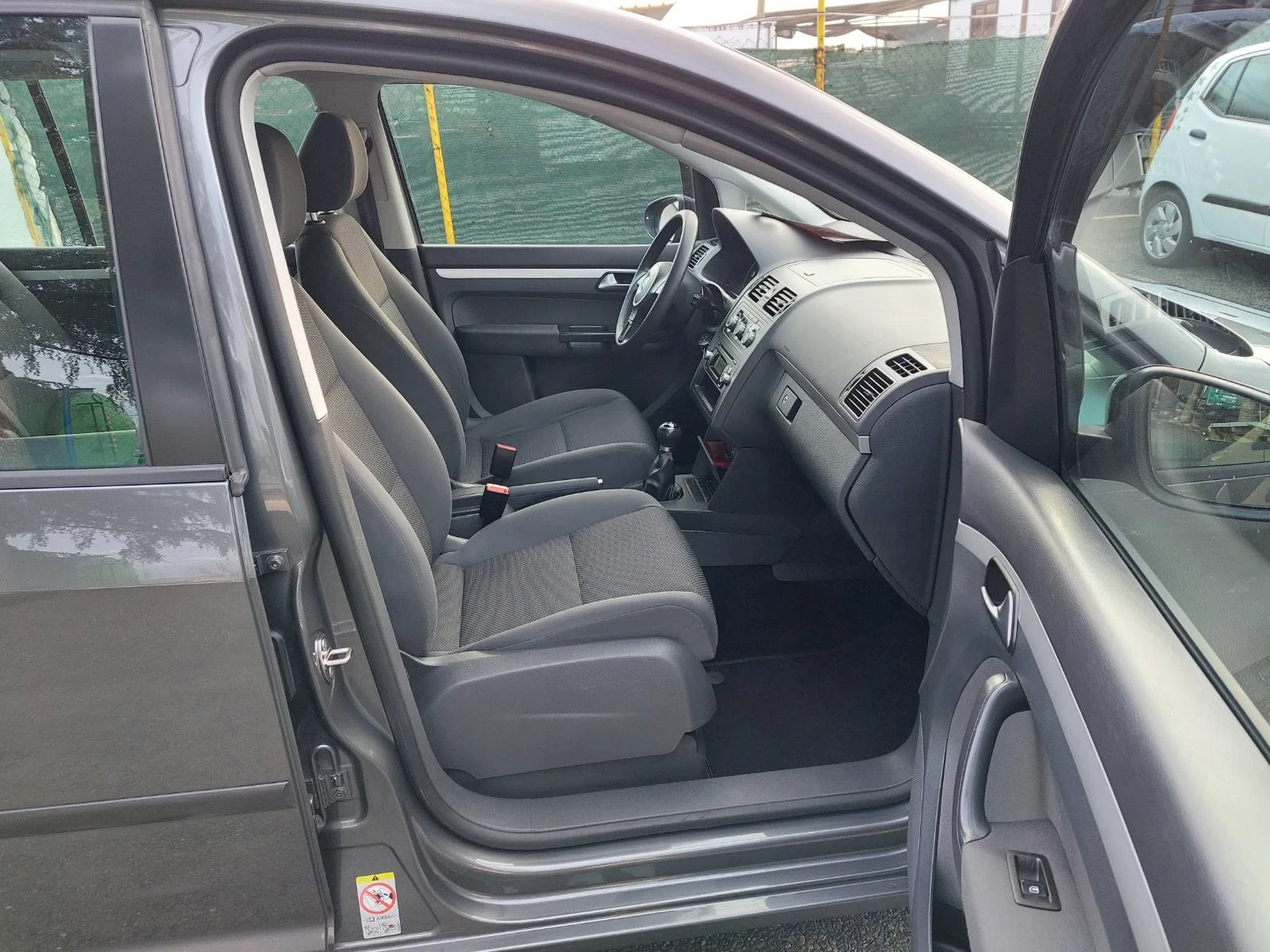 VW Touran 1.6tdi, 6ск - изображение 4