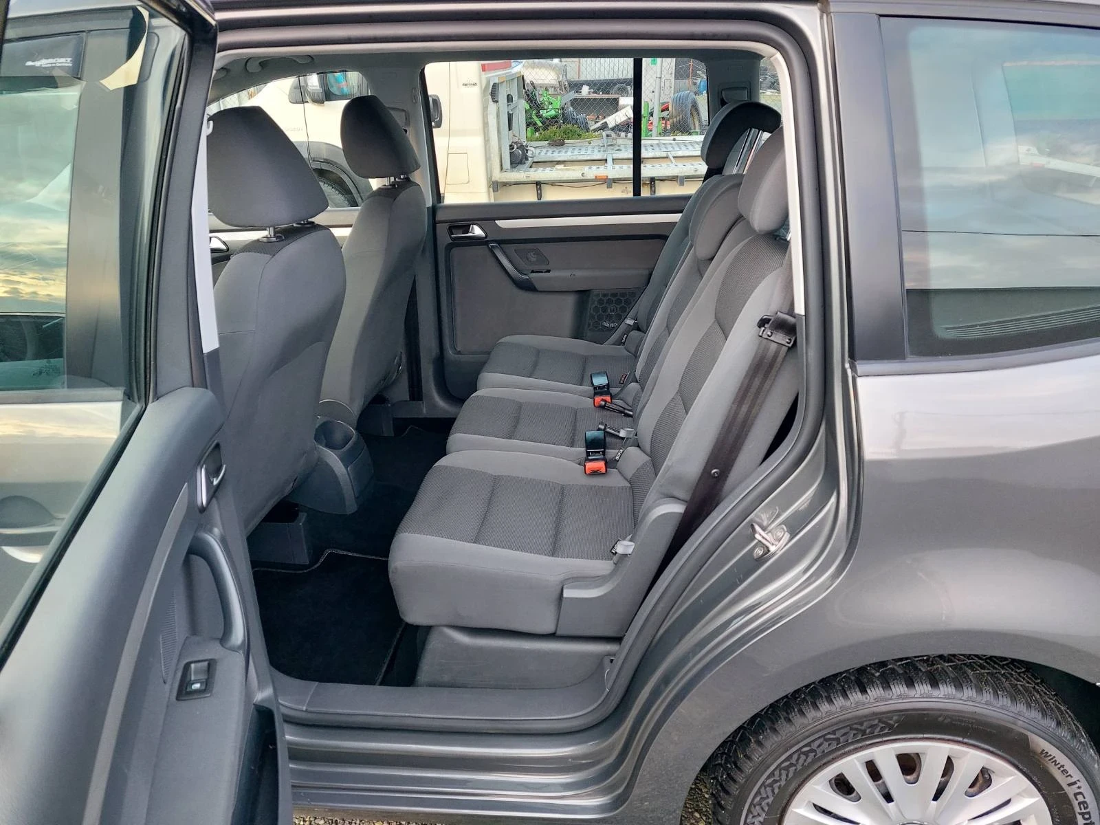 VW Touran 1.6tdi, 6ск - изображение 9