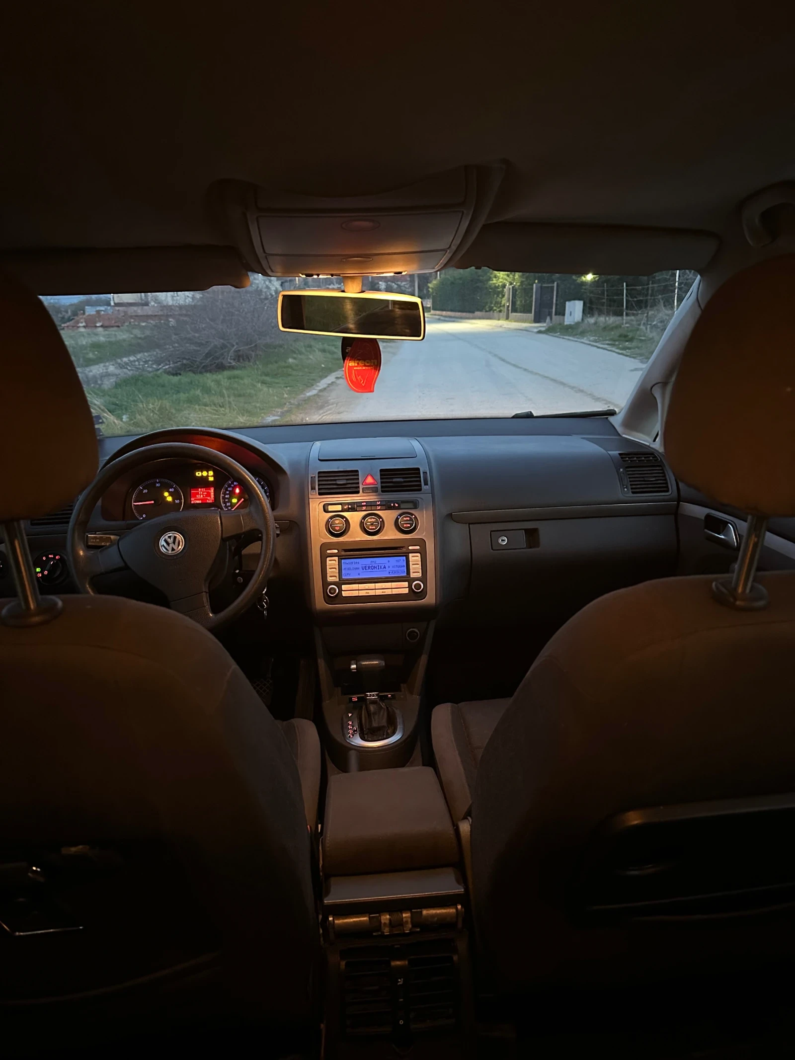 VW Touran 2.0TDI BMM, снимка 8 - Автомобили и джипове - 54019709