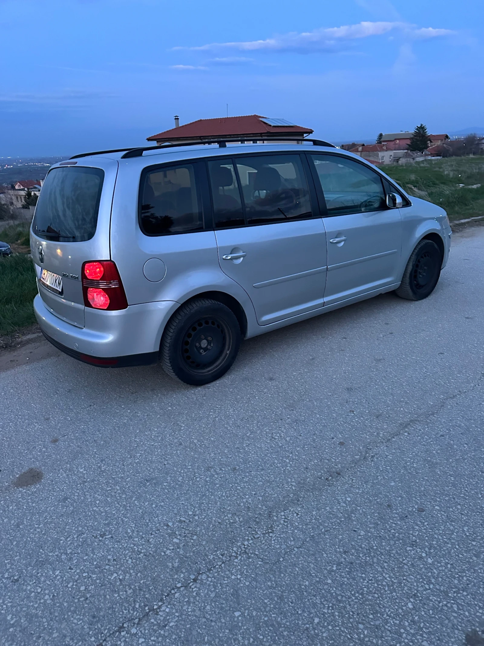 VW Touran 2.0TDI BMM, снимка 6 - Автомобили и джипове - 54019709