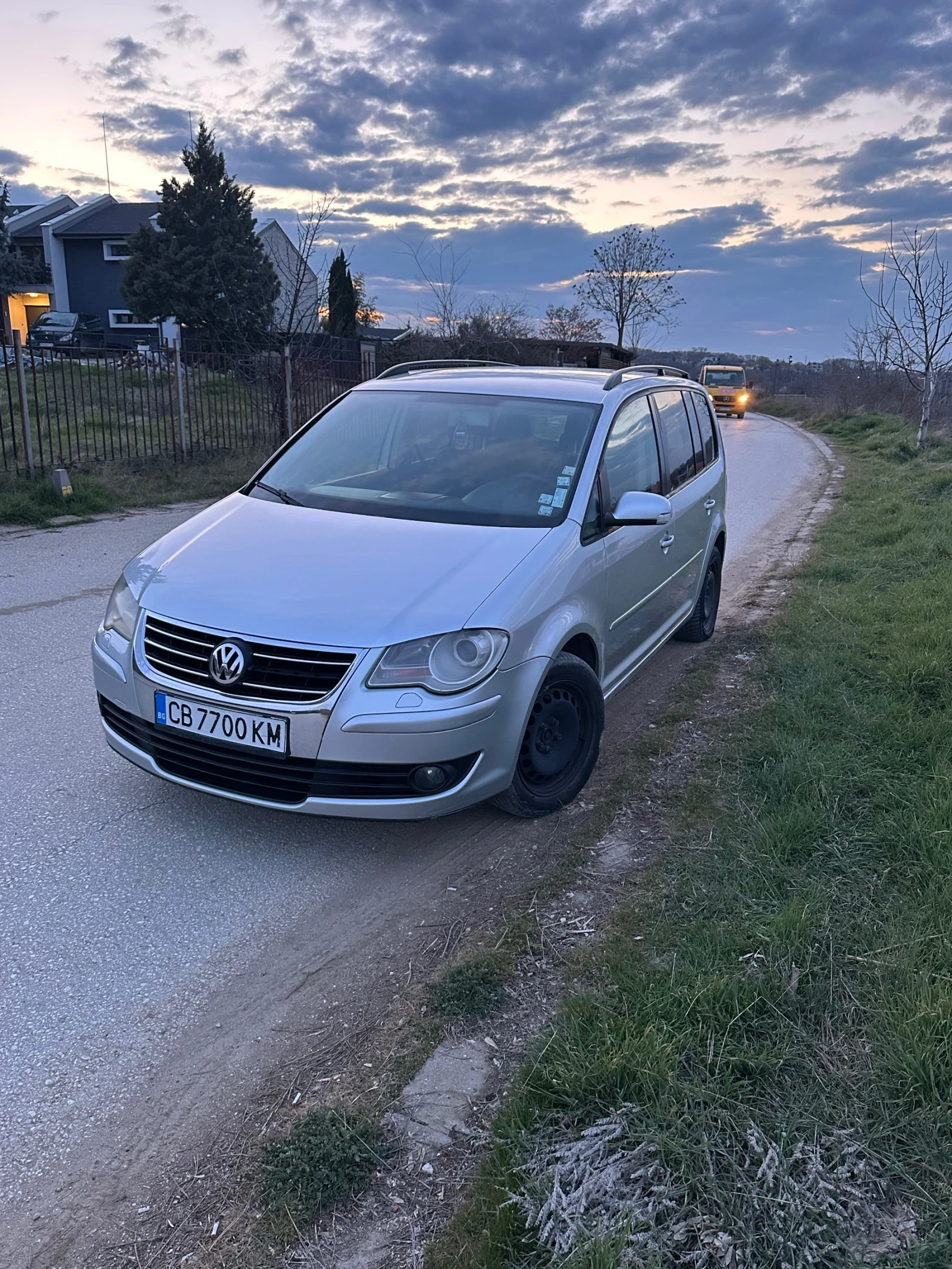 VW Touran 2.0TDI BMM, снимка 3 - Автомобили и джипове - 54019709