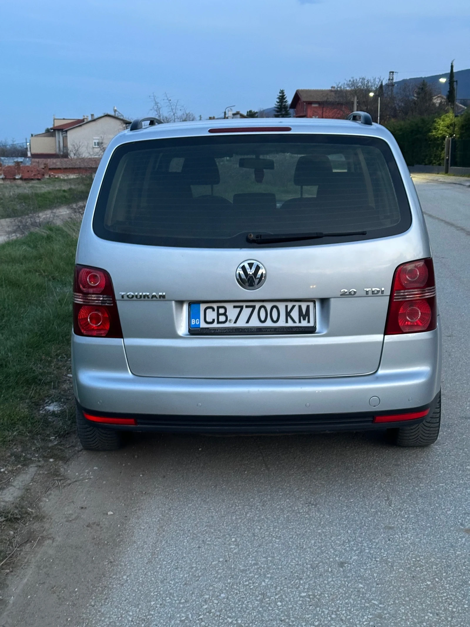 VW Touran 2.0TDI BMM, снимка 4 - Автомобили и джипове - 54019709