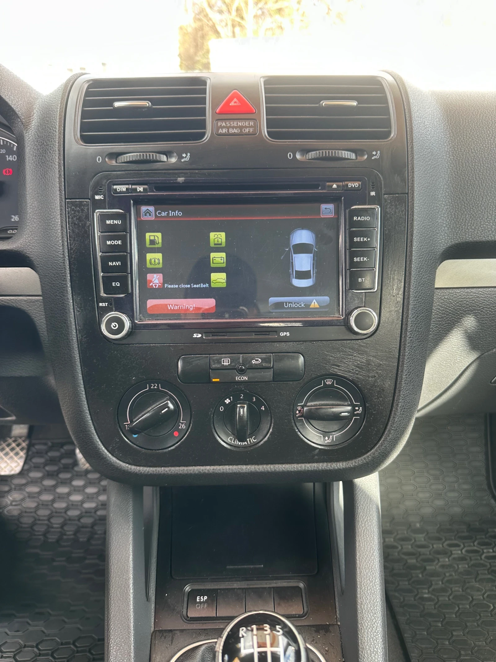 VW Golf 1.6 FSI NAVI , снимка 8 - Автомобили и джипове - 54082392