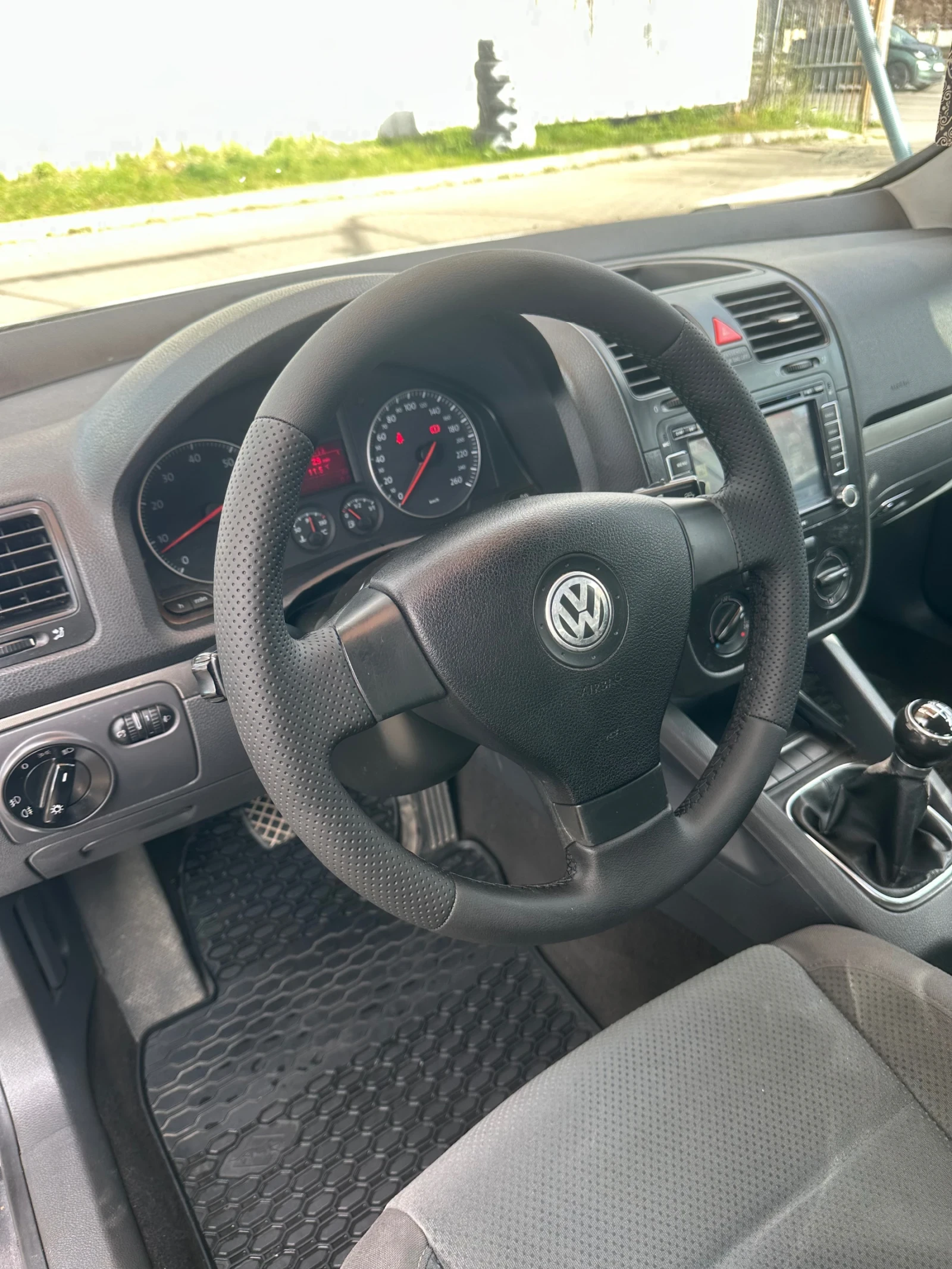 VW Golf 1.6 FSI NAVI , снимка 10 - Автомобили и джипове - 54082392