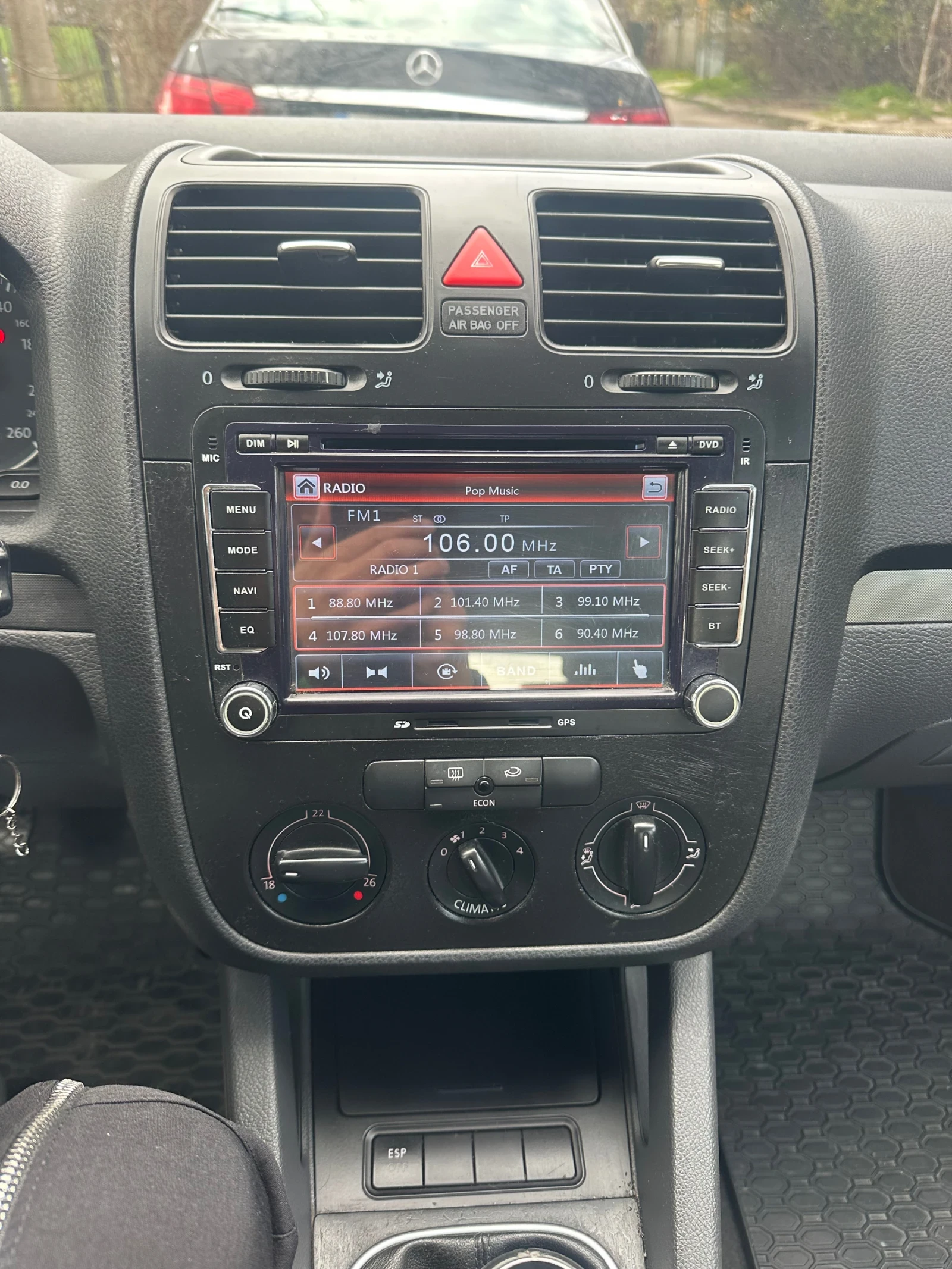 VW Golf 1.6 FSI NAVI , снимка 9 - Автомобили и джипове - 54082392