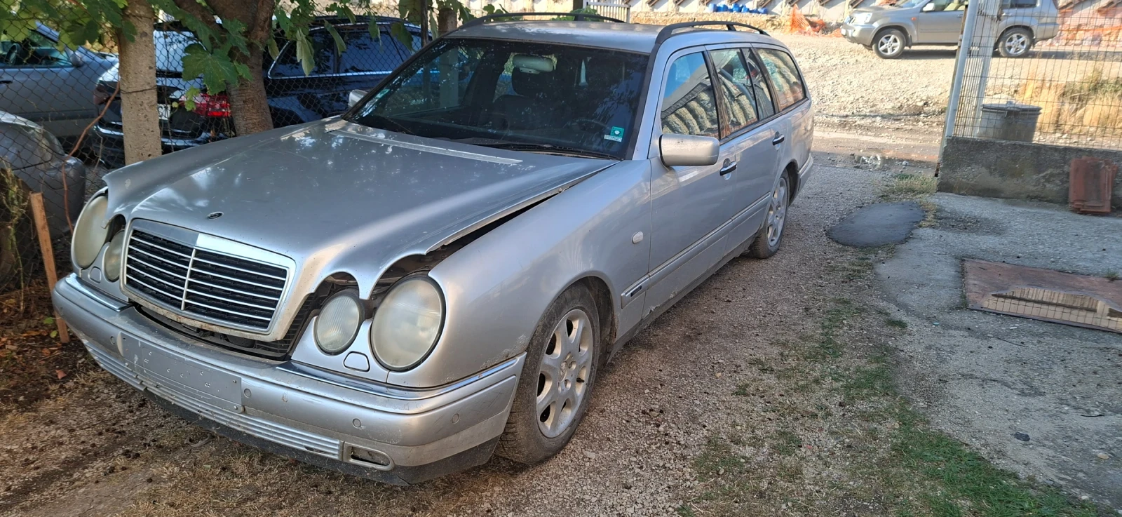 Mercedes-Benz E 290, снимка 2 - Автомобили и джипове - 55719102
