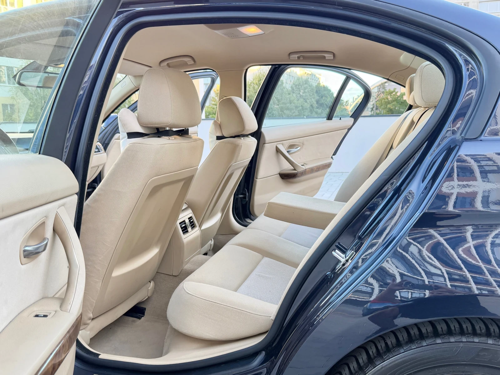 BMW 320 I 2008г Автоматик, снимка 11 - Автомобили и джипове - 56012320