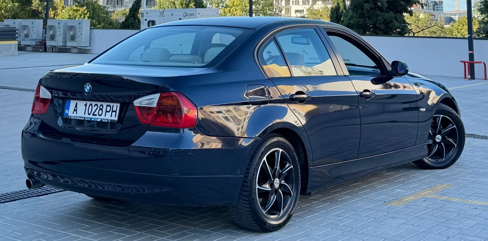 BMW 320 I 2008г Автоматик, снимка 5 - Автомобили и джипове - 56012320