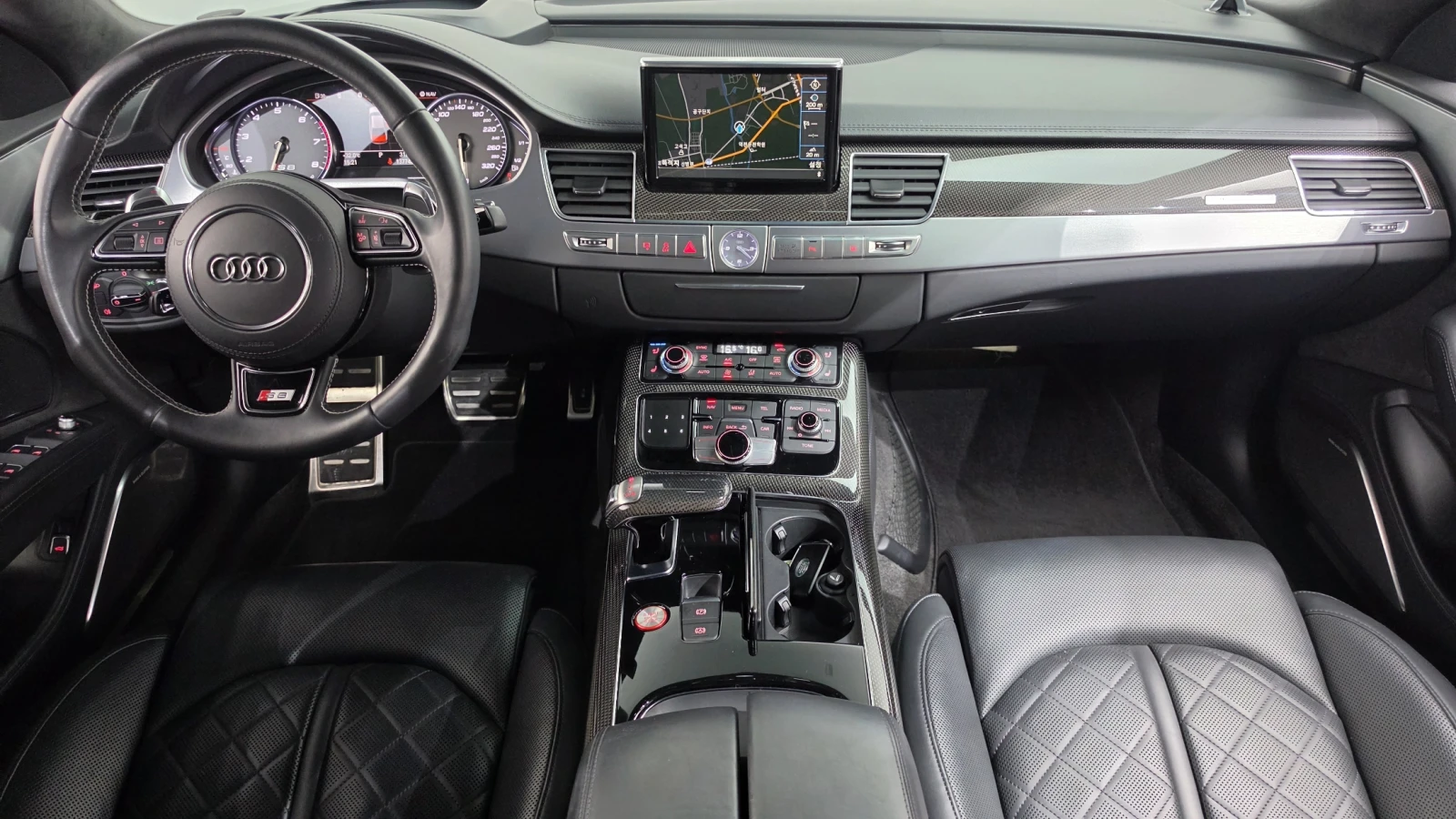 Audi S8 MATRIX* DIS* МАСАЖ* ОБДУХ* HUD* B&O* 360* ALCANTAR, снимка 6 - Автомобили и джипове - 56180468