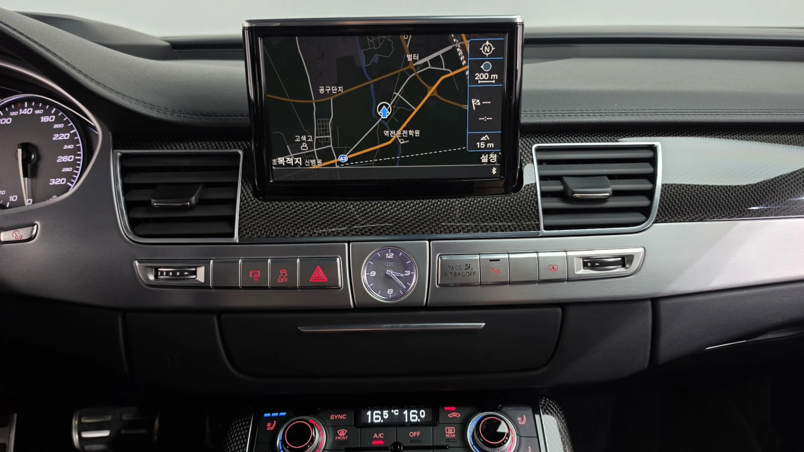 Audi S8 MATRIX* DIS* МАСАЖ* ОБДУХ* HUD* B&O* 360* ALCANTAR, снимка 10 - Автомобили и джипове - 56180468
