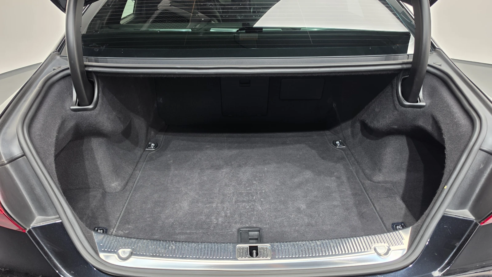 Audi S8 MATRIX* DIS* МАСАЖ* ОБДУХ* HUD* B&O* 360* ALCANTAR, снимка 17 - Автомобили и джипове - 56180468