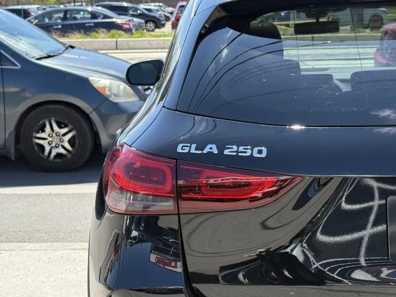 Mercedes-Benz GLA 250 4M* AMG-pkg* Night-pkg* CARPLAY* Пано* Подгрев* , снимка 4 - Автомобили и джипове - 52317687